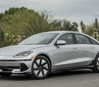 Hyundai Ioniq 6 din 2024 - un concurent direct al Tesla