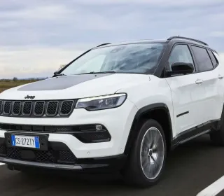Jeep Compass 2024 este compact și fiabil, dar imperfect