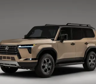 Lexus GX 2024 are un exterior elegant și proaspăt cu linii robuste.