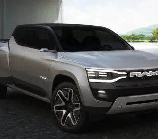 Revizuirea camionetei electrice Ram 1500 Revolution 2024 cu cabină cu 3 rânduri