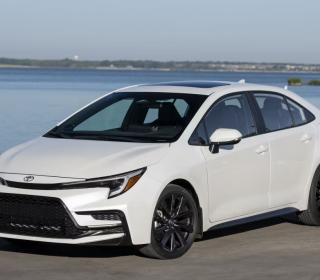 Toyota Corolla 2026 — noi tehnologii, siguranță și preț avantajos