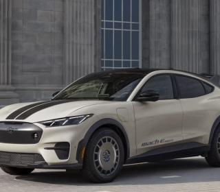 Ford Mustang Mach-E 2025 – crossover electric cu spiritul Mustang
