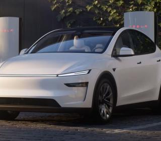 Tesla Model Y 2026: suspensie îmbunătățită, interior nou și confort zilnic