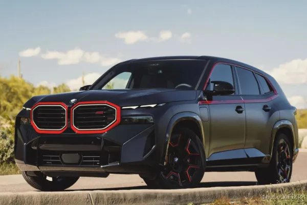 Crossoverul hibrid de lux BMW XM 2023 cu un design unic este deja disponibil pentru vânzare