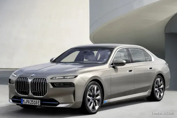 BMW i7 2023 și i7 M70 2024 – sedan electric de lux