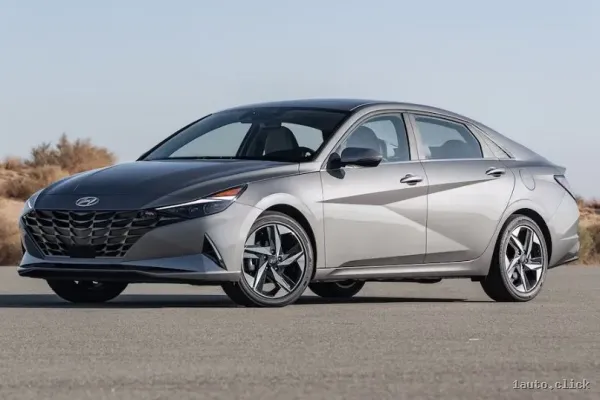 Hyundai Elantra Hybrid 2023 - un sedan economic și spațios