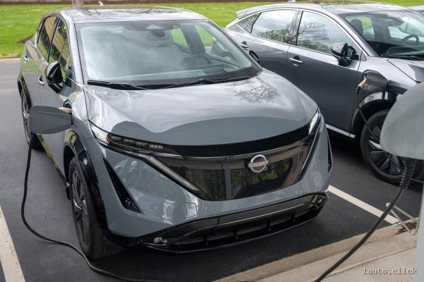 Nissan Ariya 2025 și Ariya NISMO: un SUV electric modern care aspiră să devină cel mai bun