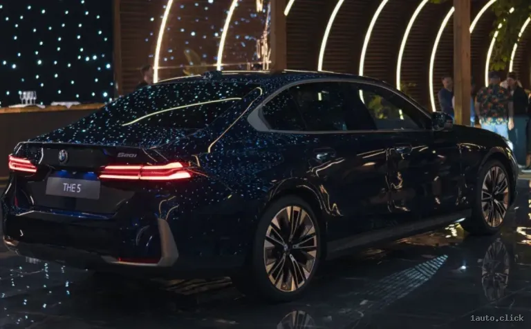 BMW 520i 2023 stopuri spate