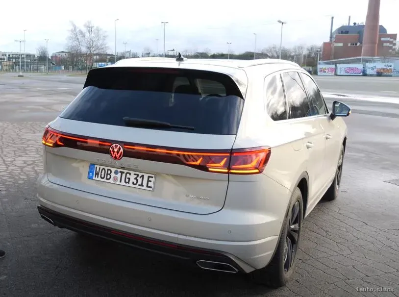 Touareg 2024 lumini spate și logo iluminat