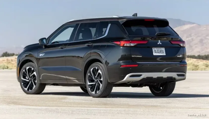 Mitsubishi Outlander PHEV 2024 vedere din spate