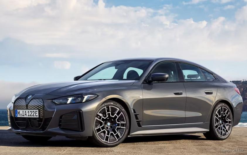 Vedere frontală BMW i4 eDrive40