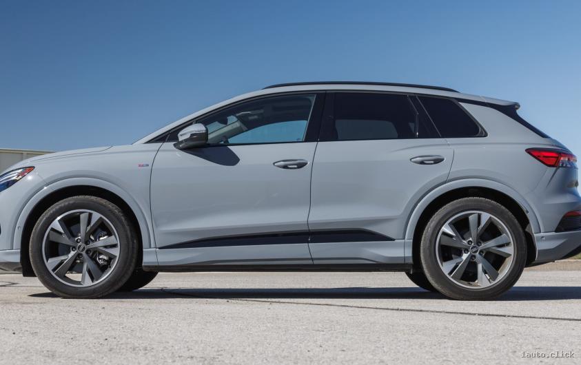 Partea laterală a Audi Q4 e-tron 2025