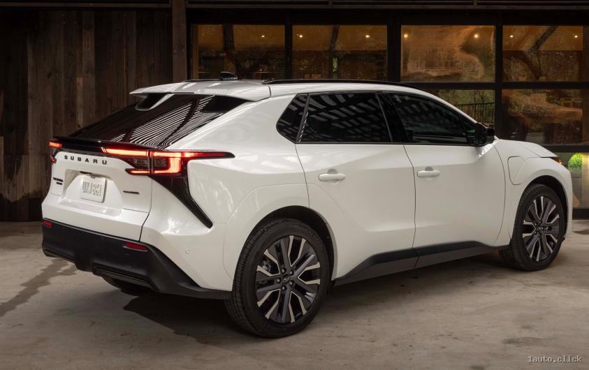 Partea laterală a Subaru Solterra 2026