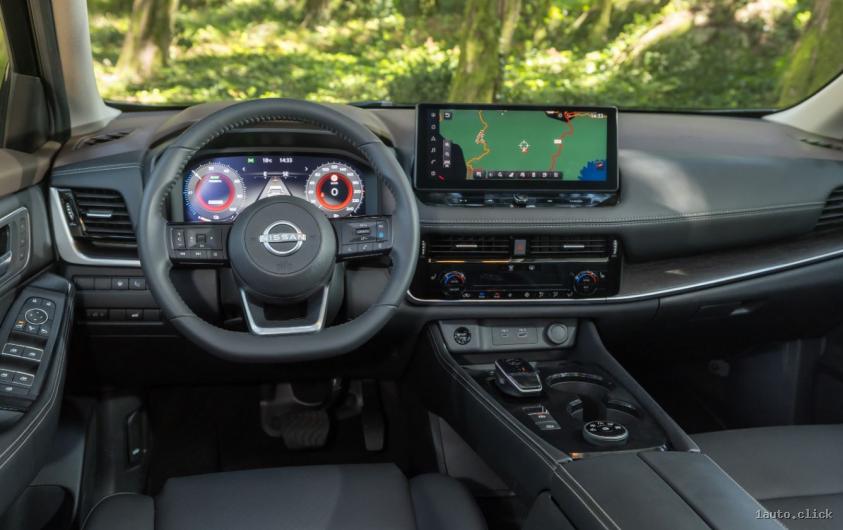 Interior confortabil X‑Trail e‑Power 2025