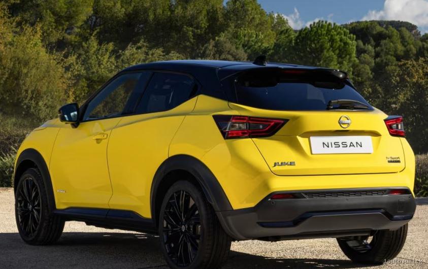 Vedere din spate și spațiu de bagaje Nissan JUKE 2025