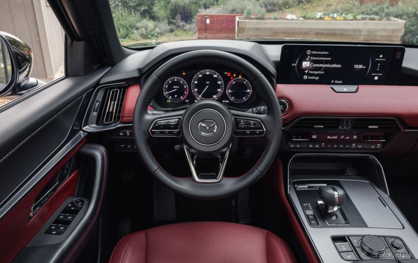 Interiorul Mazda CX-70 2025