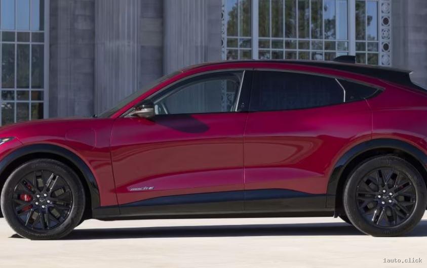 2025 Ford Mustang Mach-E lateral