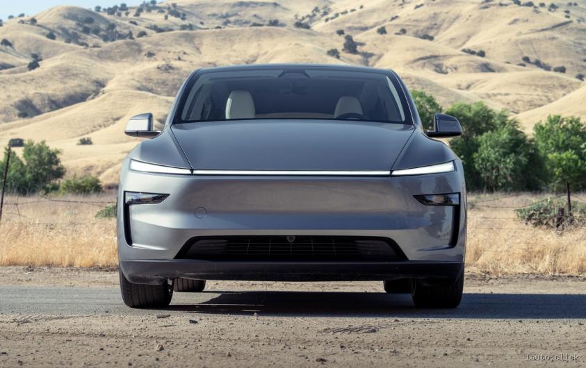 Optică frontală actualizată Tesla Model Y 2026