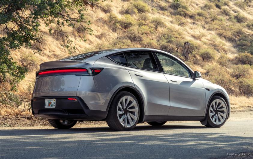 Optica spate actualizată Tesla Model Y 2026