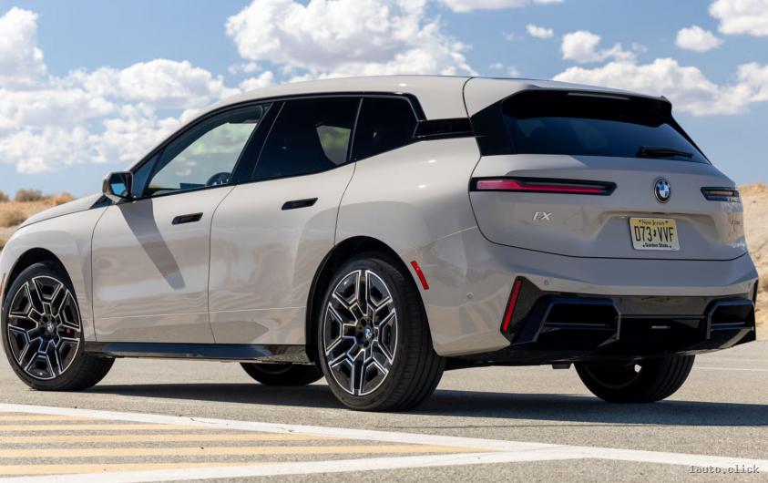 BMW iX xDrive45 2025 bara spate și optică
