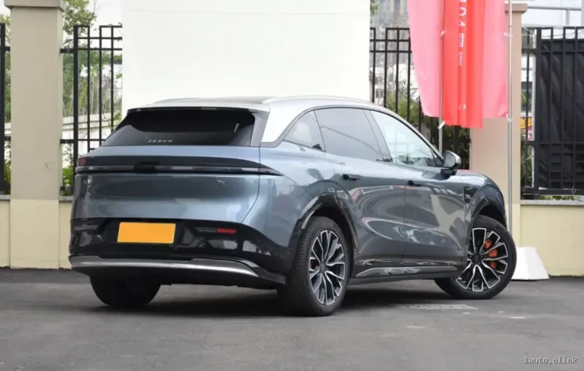 ZEEKR 7X 2024 vedere din spate și interior spațios la dimensiuni reduse