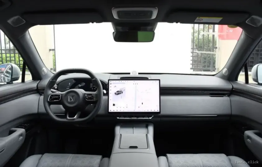 Tehnologii și interior Zeekr 7X 2024