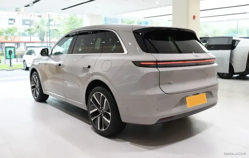 Li L6 2024 echipare Max bara spate