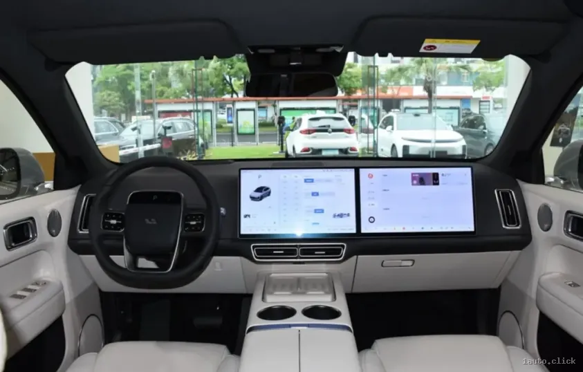 Li L6 2024 interior și tehnologii