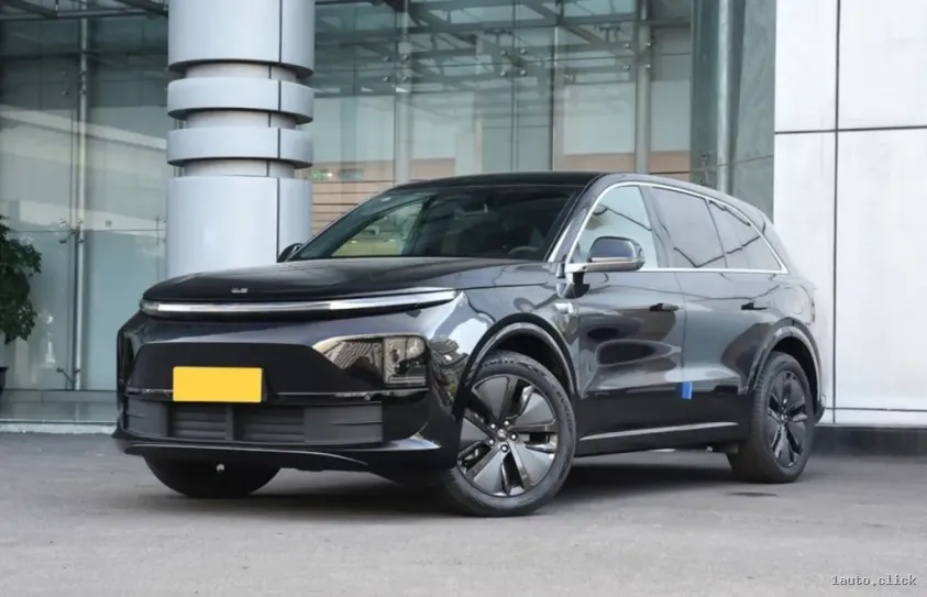 Li L6 2024 faruri frontale și vedere din față