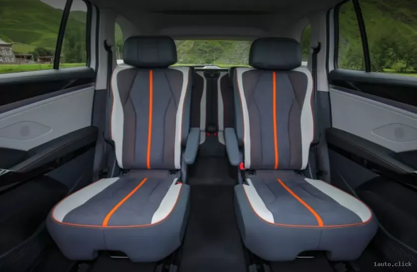 ID.6 Configurație cu 6 locuri și scaune de căpitan