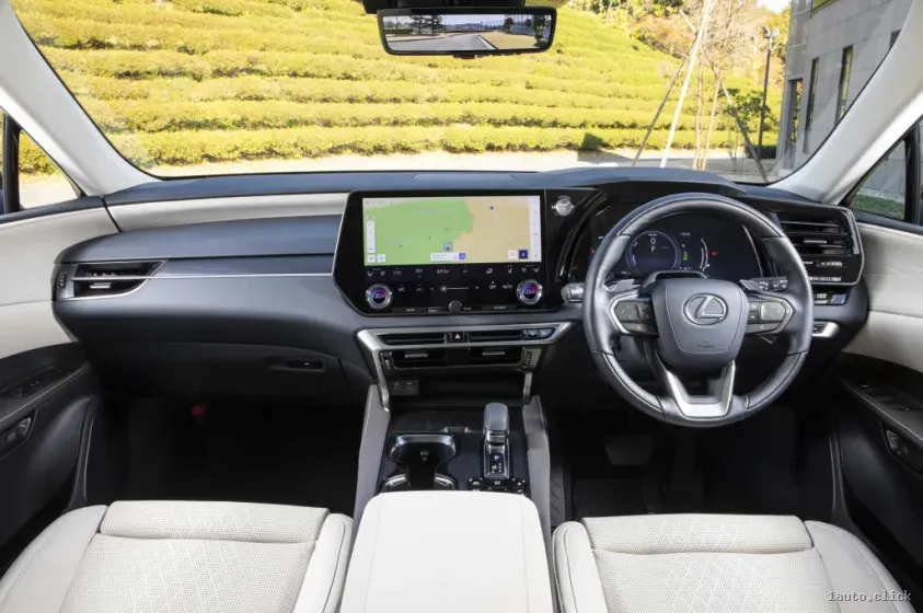 Interiorul Lexus RX 450+ 2023 versiunea japoneză
