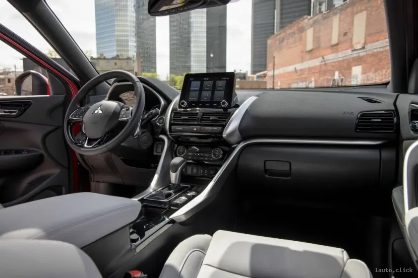 Interiorul Eclipse Cross