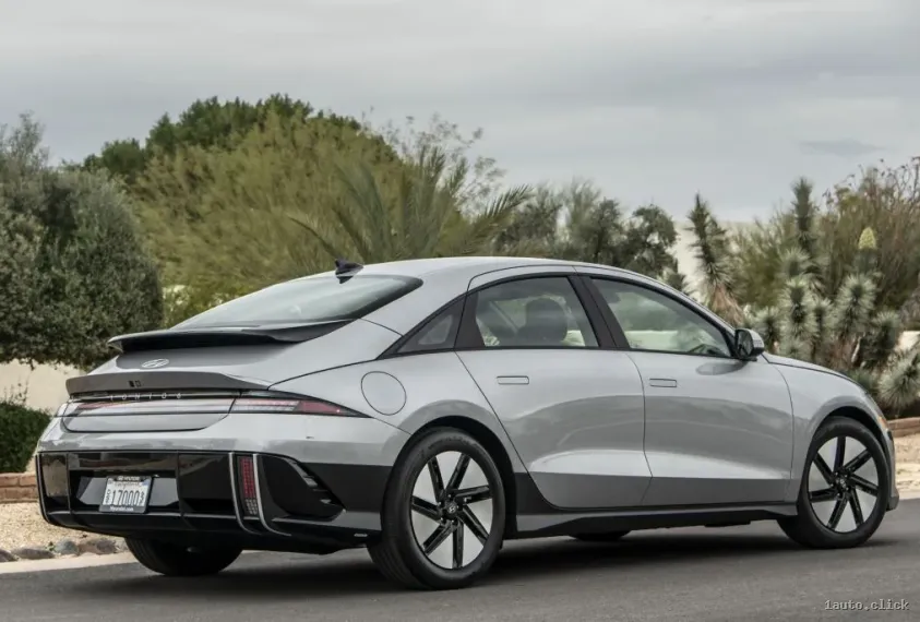 Hyundai Ioniq 6 2024 vedere laterală