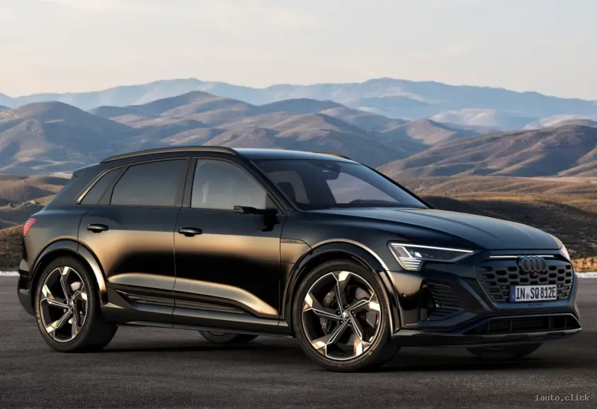 Vehicul electric Audi Q8 e-tron 2023 văzut din lateral