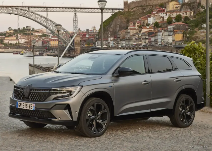 Renault Espace E-TECH Hybrid 2023 seria Esprit Alpine design îmbunătățit