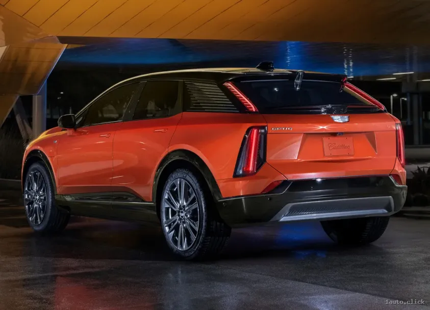 Cadillac Optiq 2024 crossover electric compact vedere din spate