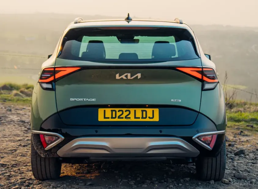 Kia Sportage Hybrid 2023 tracțiune integrală, vedere din spate