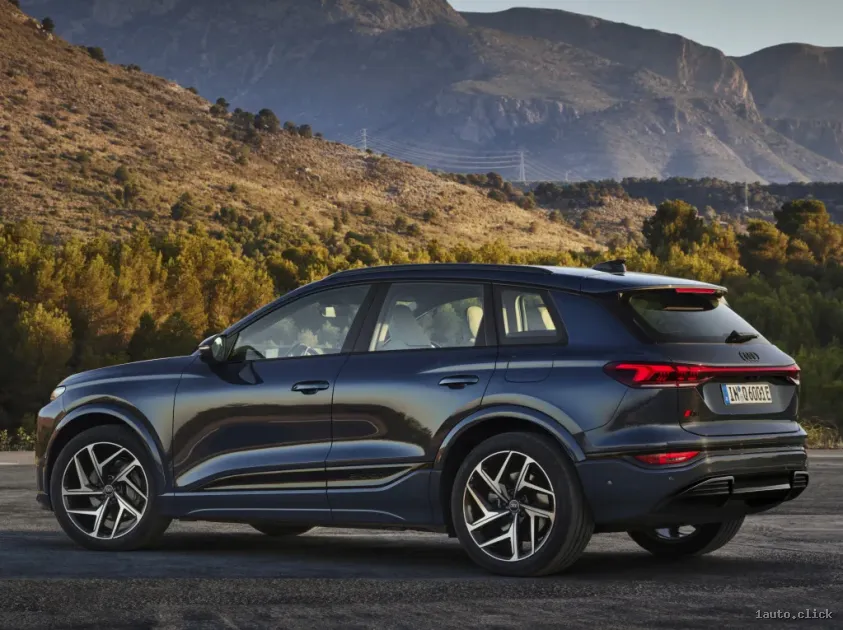 vedere laterală a crossoverului Q6 E-Tron