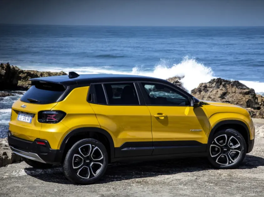 Jeep Avenger 2023 vedere din lateral