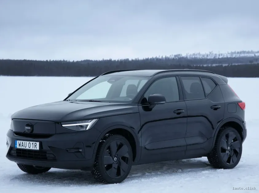 Volvo XC40 2025 versiunea Black Edition