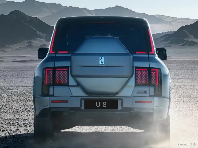 BYD Yangwang U8 cu o putere de 1100 cai putere vedere din spate