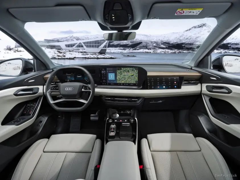 Interiorul elegant al Q6 E-Tron cu 3 ecrane