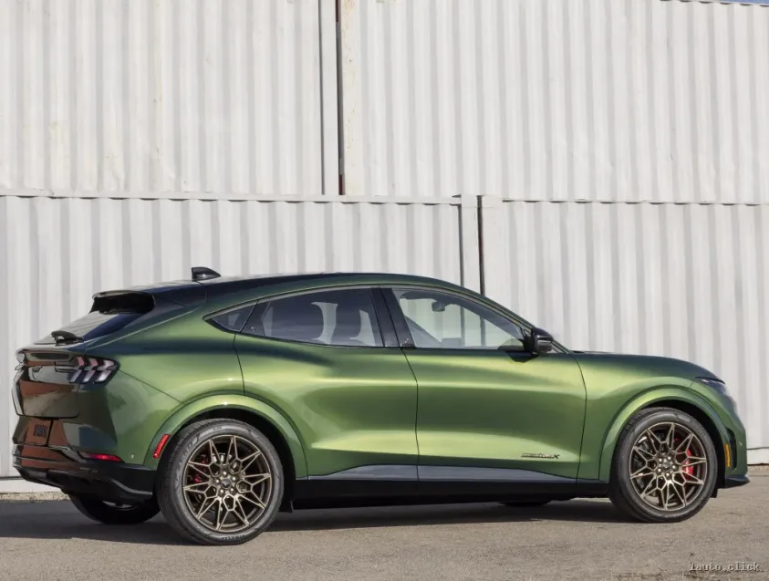 2024 Ford Mustang Mach-E Pachet Bronze Appearance vedere laterală