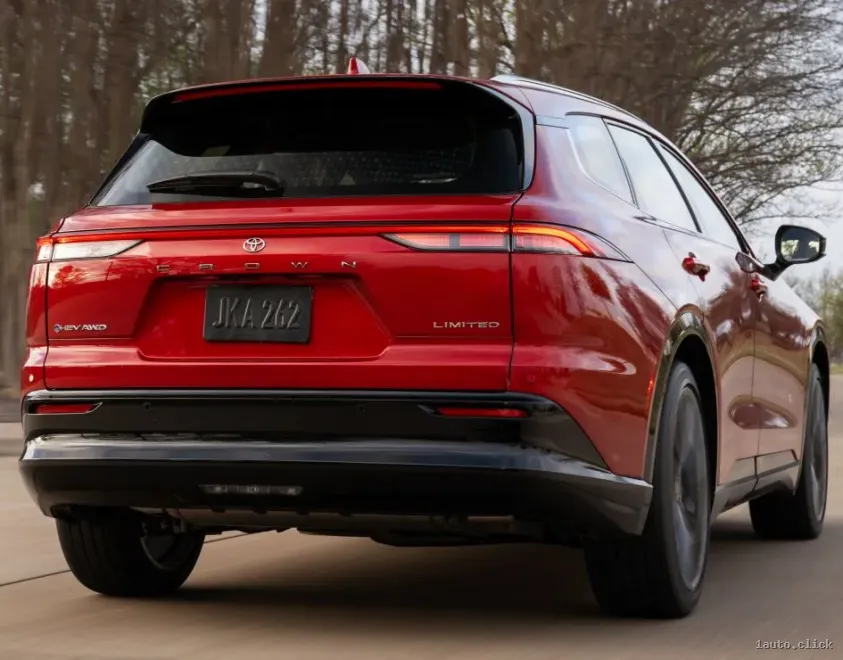 Crown Signia 2025 bara spate